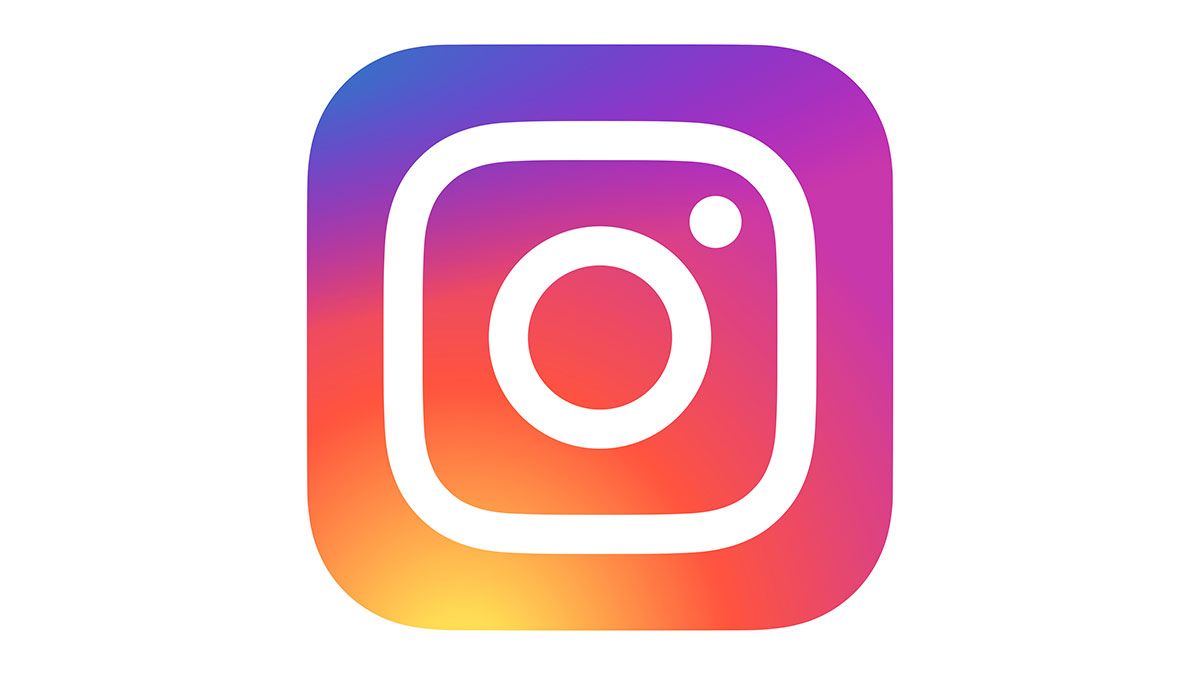 Instagram-Logo - ein flaches Design einer Retro-Kamera auf einem rosa, lila und orange Farbverlaufshintergrund