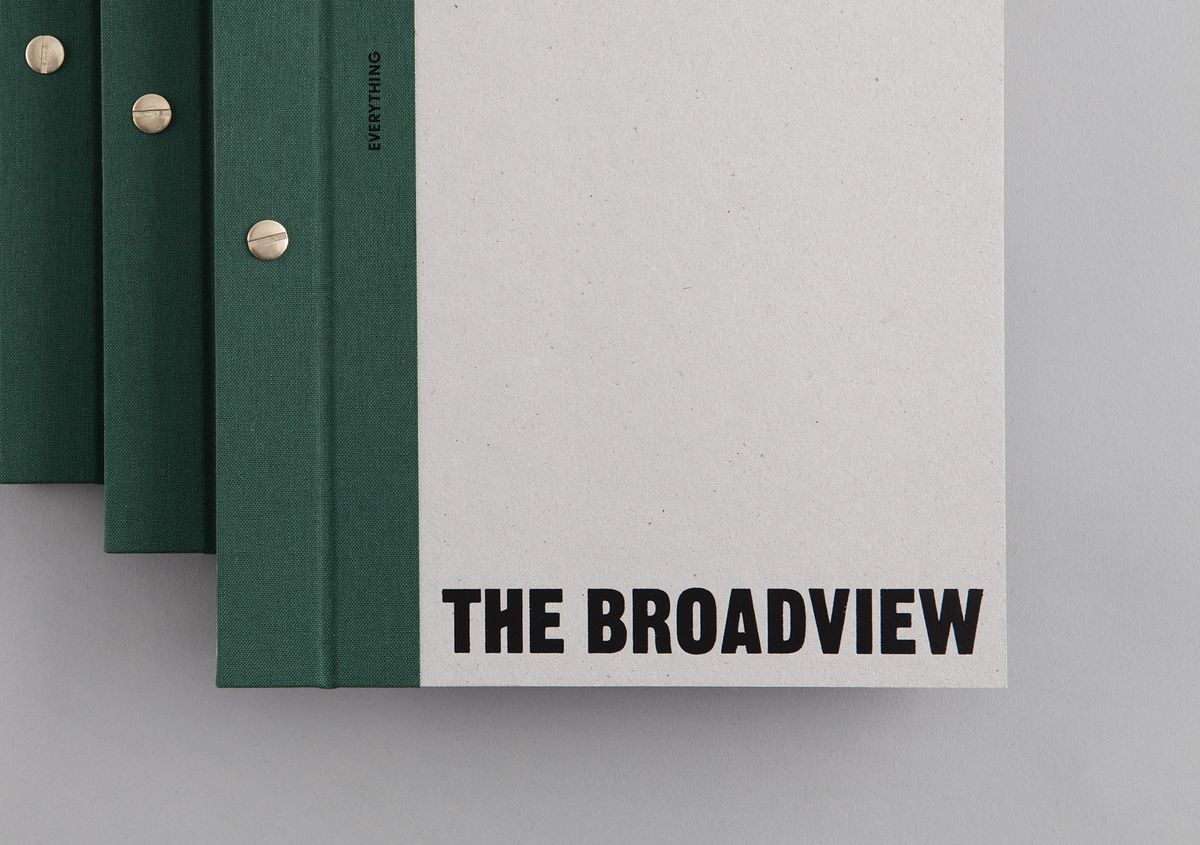 Buchdesign mit grünem Rücken und cremefarbenem Umschlag
