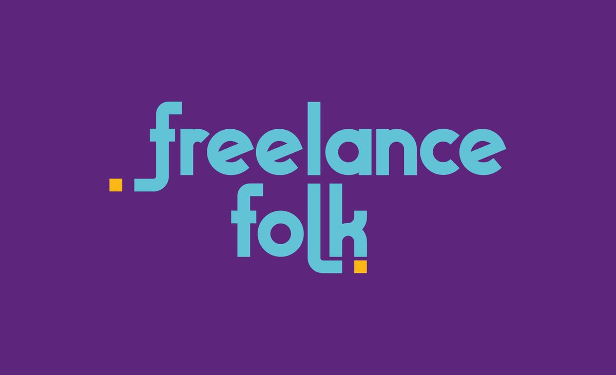 Sininen logo Freelance Folkille violettia taustaa vasten