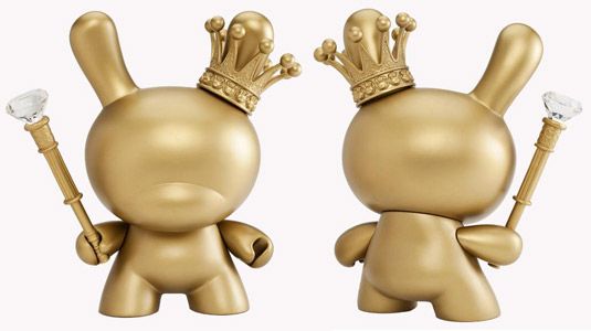 Der Künstler Tristan Eaton schuf diesen Gold King Dunny, um Kidrobot zu feiern