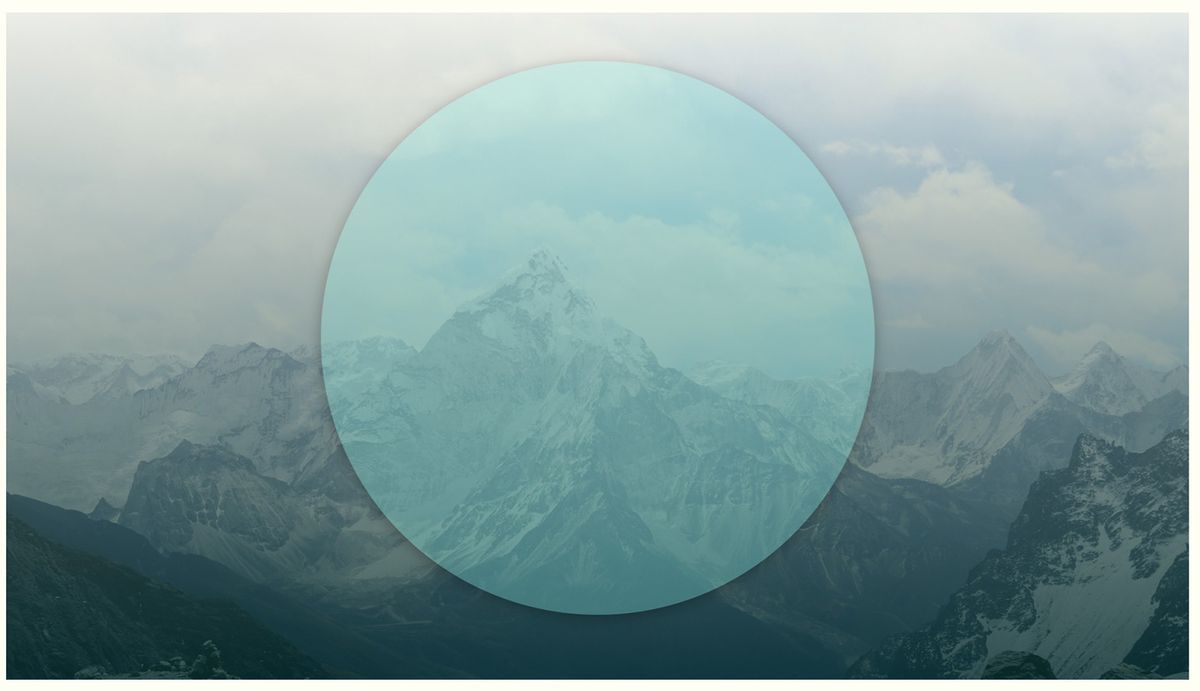 Fond de montagne avec cercle translucide bleu