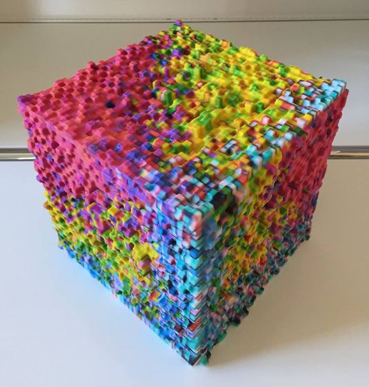Berns Arbeit verbindet seine Liebe zur 3D- und Pixelkunst
