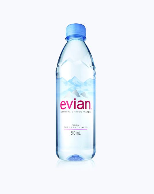 NOVÝ DIZAJN: elegantnejší dizajn fľaše a mierne vylepšené logo