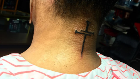 Symbolisches Kreuz Tattoo
