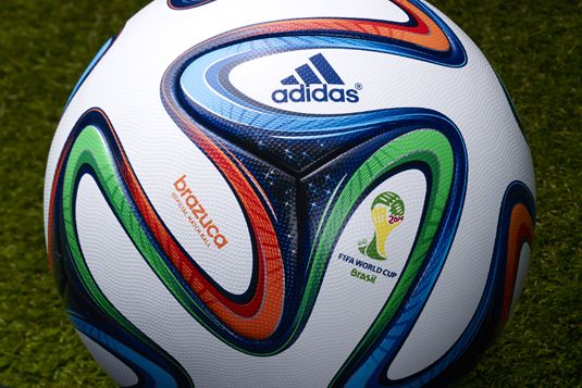 Der neue Adidas Brazuka wird bei der Weltmeisterschaft 2014 eingesetzt