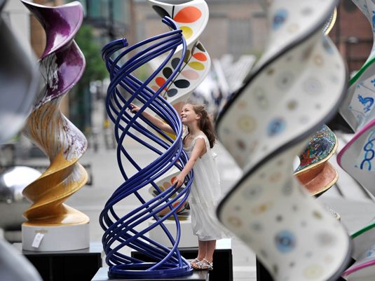 DNA-Skulpturen