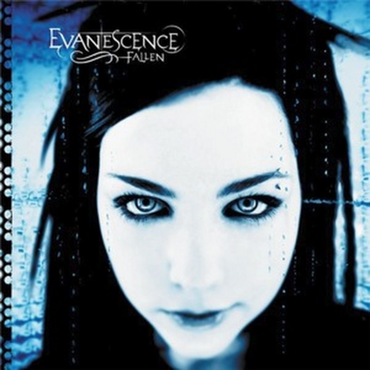 Couverture de Fallen by Evanescence avec une fille gothique regardant la caméra