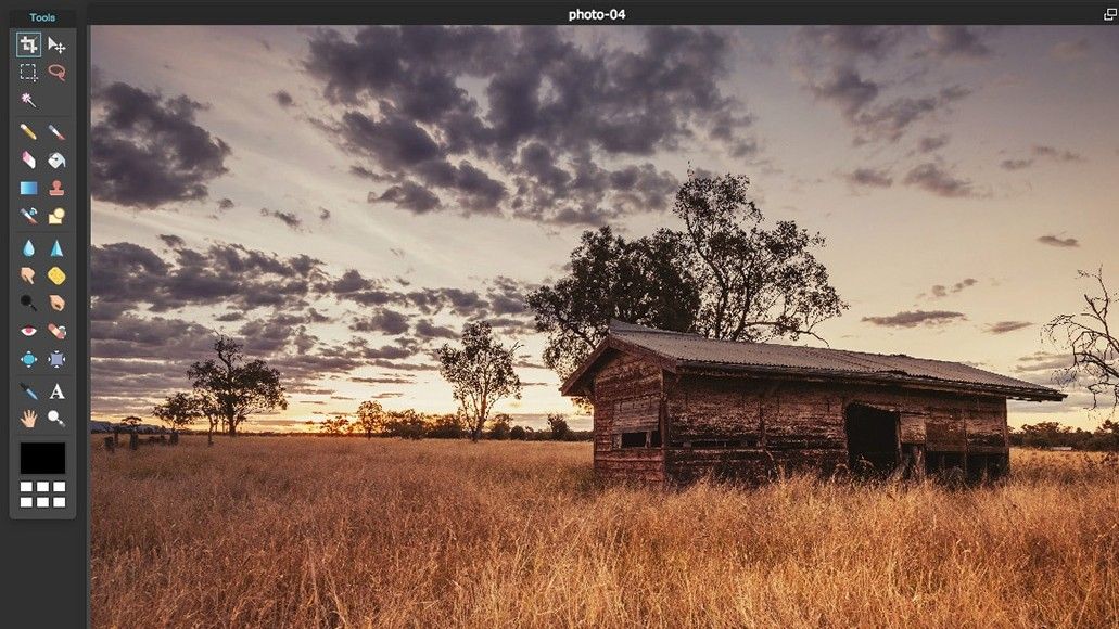 Photoshop alternative: snimka zaslona sučelja na kojoj se nalazi seoska kuća
